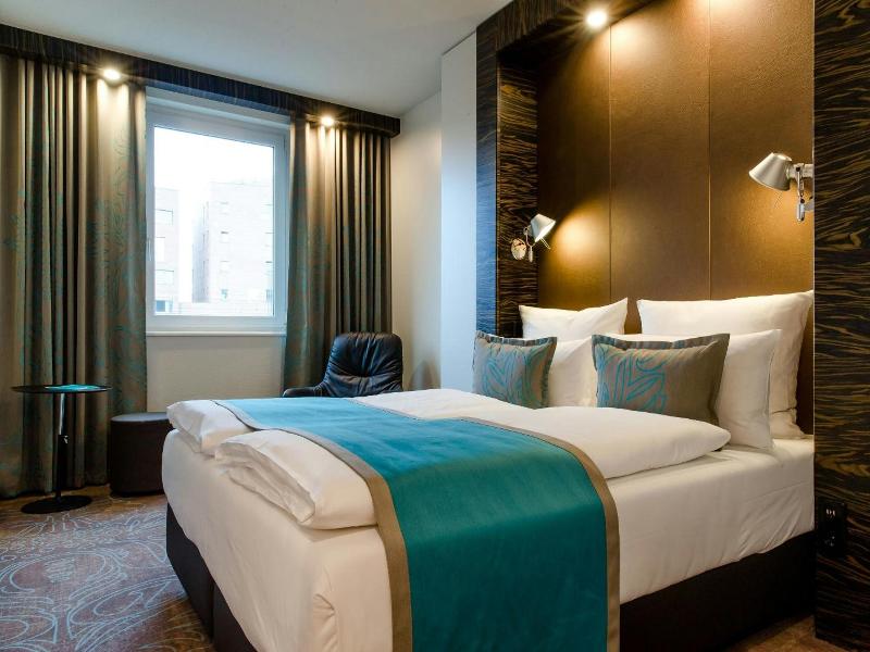 Motel One Berlin-Bellevue image