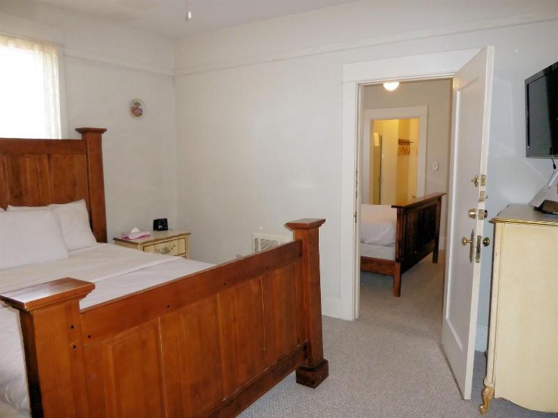 Americas Best Value Inn Royal Carriage image