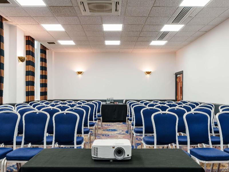 Mercure Daventry Court Hotel image