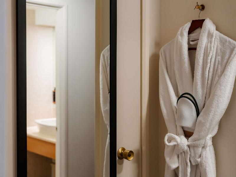 Mercure Daventry Court Hotel image