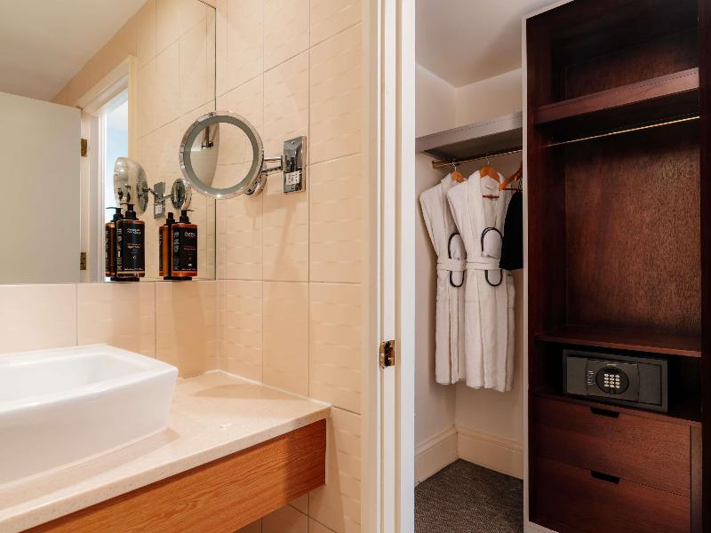 Mercure Daventry Court Hotel image