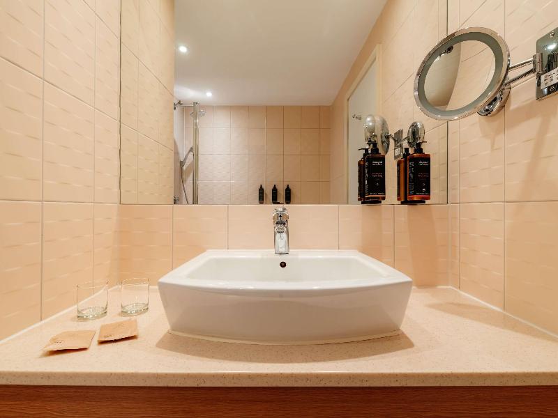 Mercure Daventry Court Hotel image