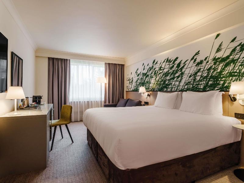 Mercure Daventry Court Hotel image