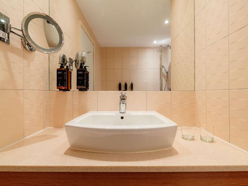 Mercure Daventry Court Hotel image