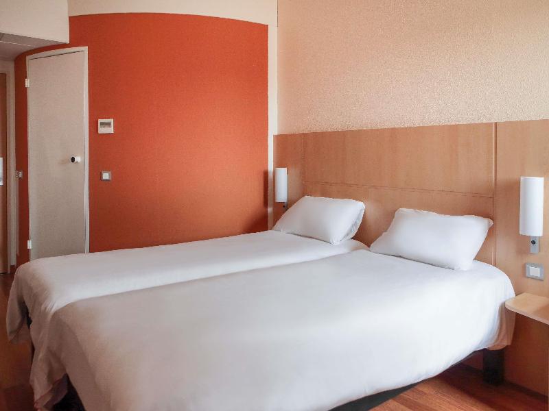 Ibis Albert, Pays De La Somme image