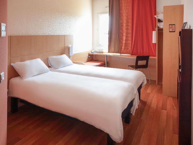 Ibis Albert, Pays De La Somme image