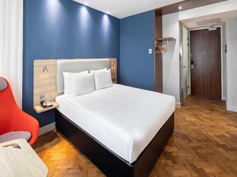 Holiday Inn Express Amsterdam-Sloterdijk Station image