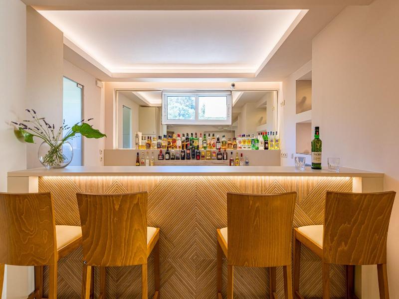 Varres Hotel image
