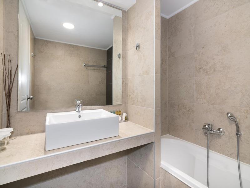 Varres Hotel image