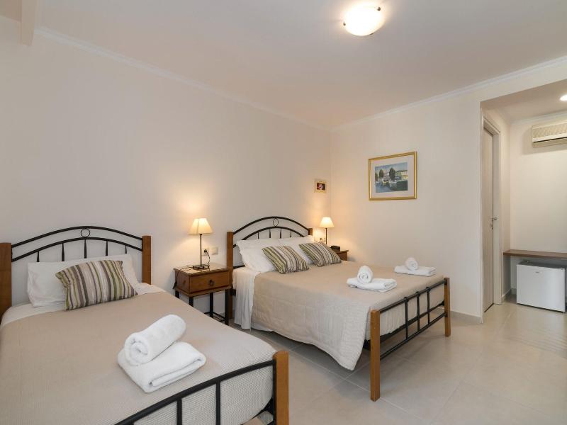Varres Hotel image