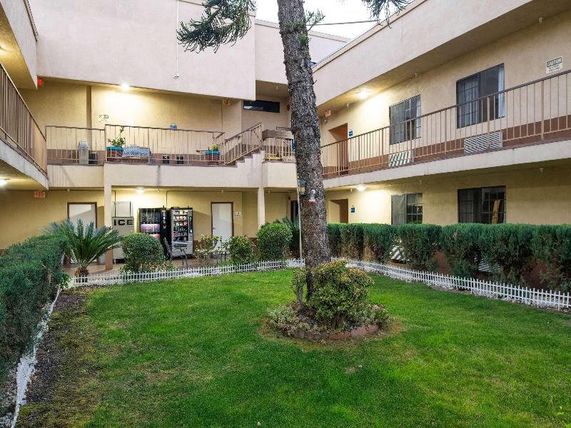 Days Inn & Suites By Wyndham Artesia image