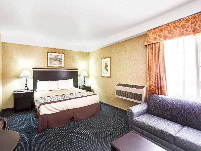 Days Inn & Suites By Wyndham Artesia image