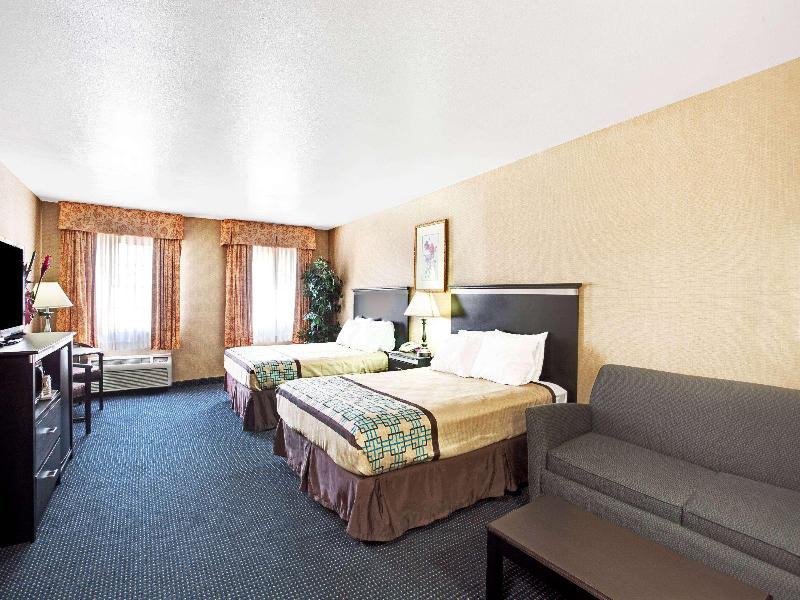 Days Inn & Suites By Wyndham Artesia image