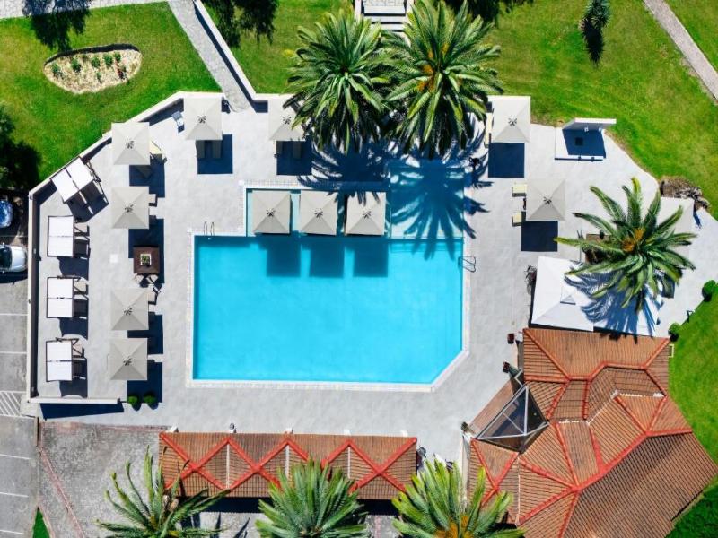 Iris Hotel image
