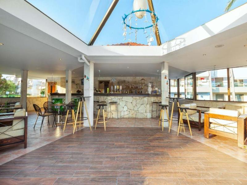 Iris Hotel image