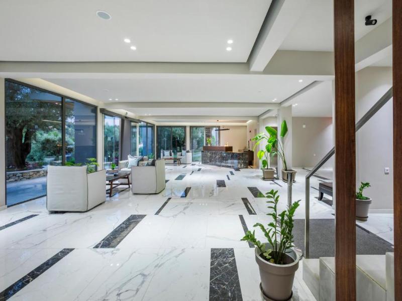 Iris Hotel image