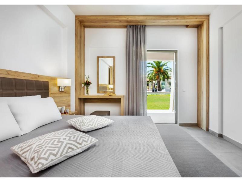 Iris Hotel image