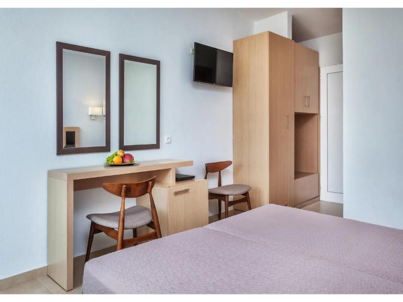 Iris Hotel image