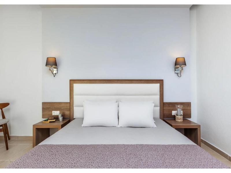 Iris Hotel image