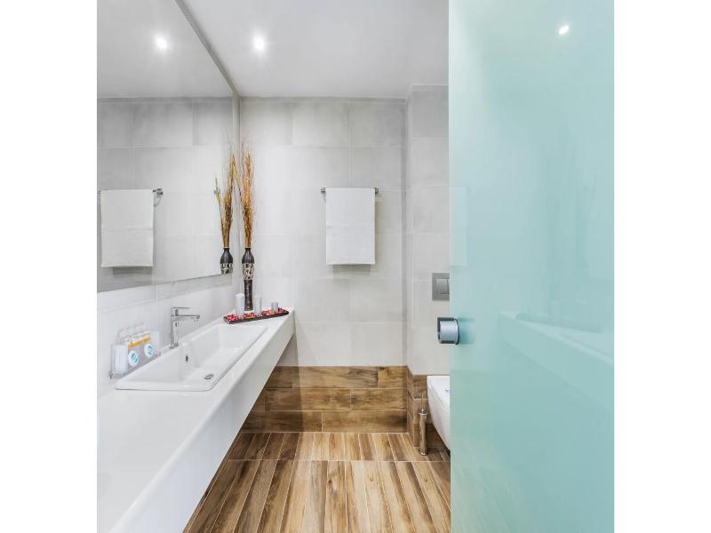 Iris Hotel image