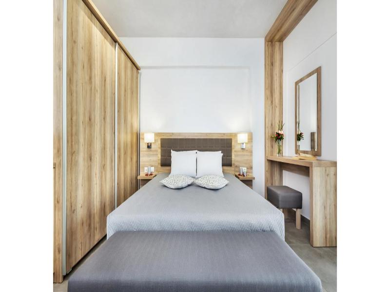 Iris Hotel image