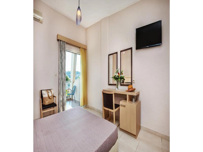 Iris Hotel image