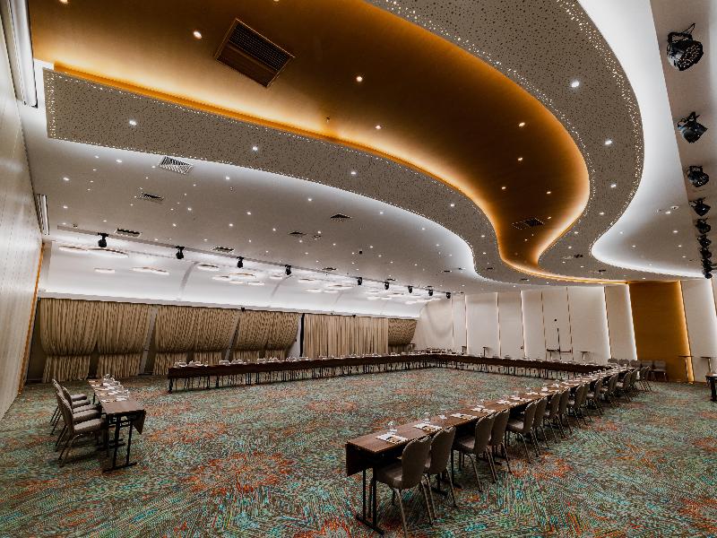 Holiday Inn Skopje image