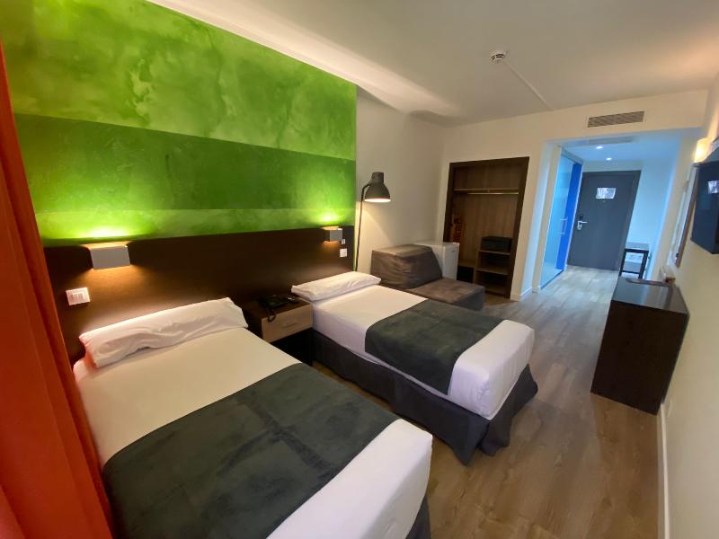 Apartamentos Recoletos image