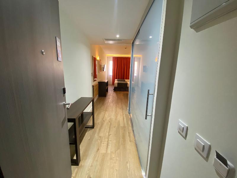 Apartamentos Recoletos image