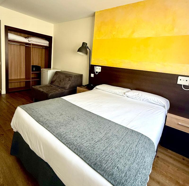 Apartamentos Recoletos image