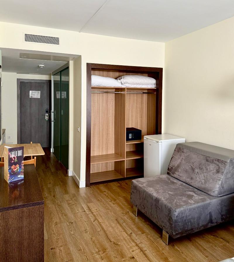 Apartamentos Recoletos image