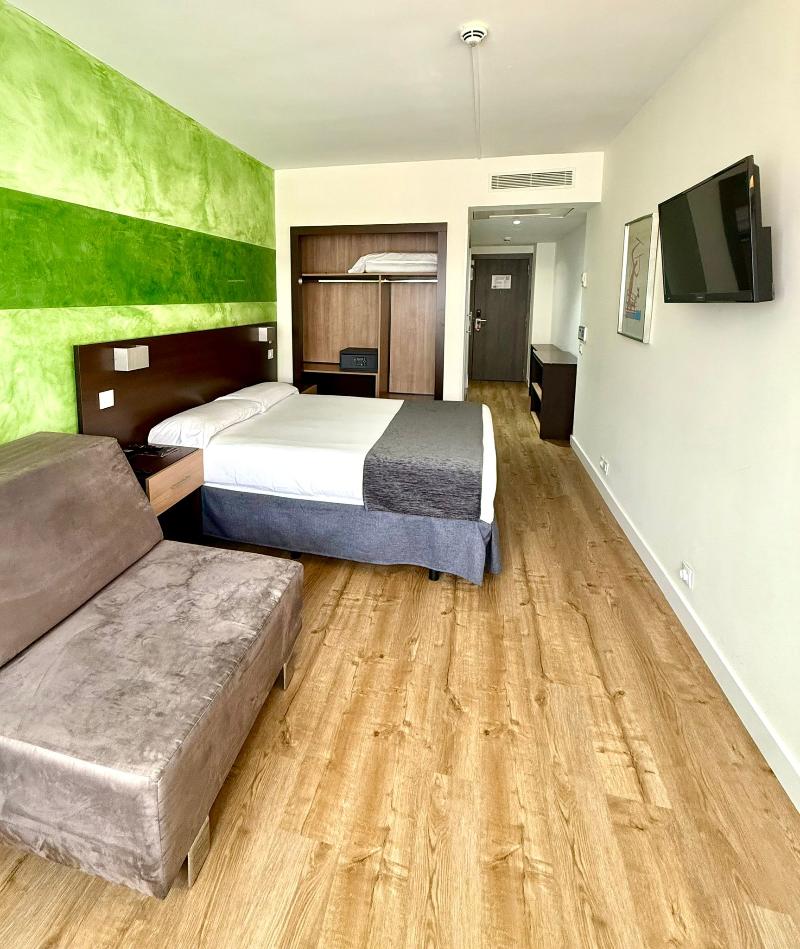 Apartamentos Recoletos image