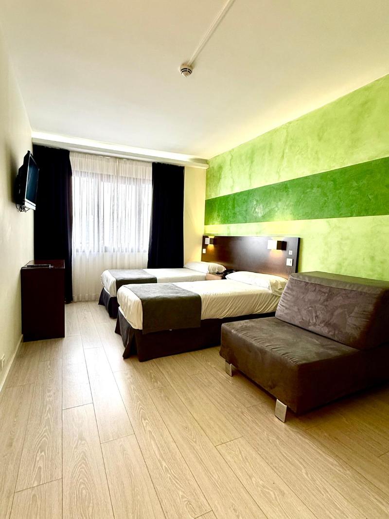 Apartamentos Recoletos image