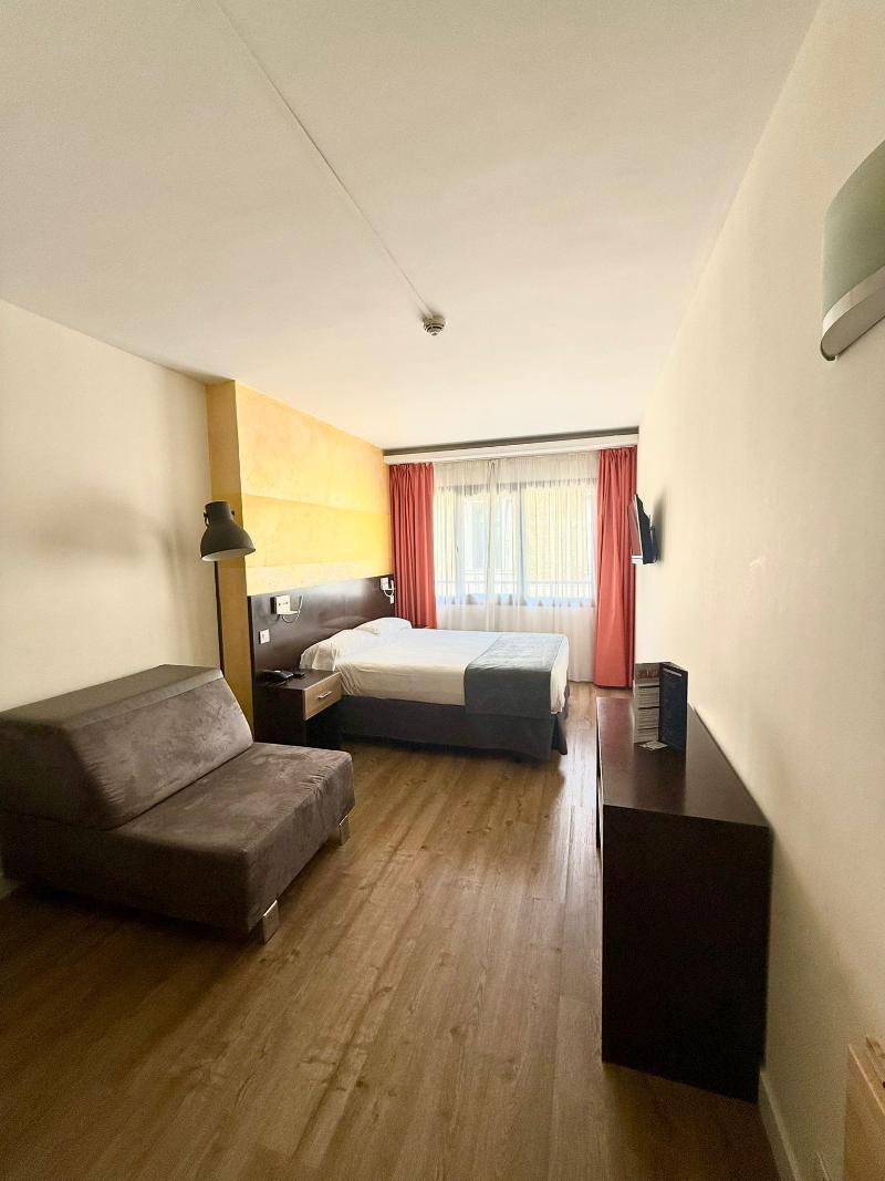 Apartamentos Recoletos image