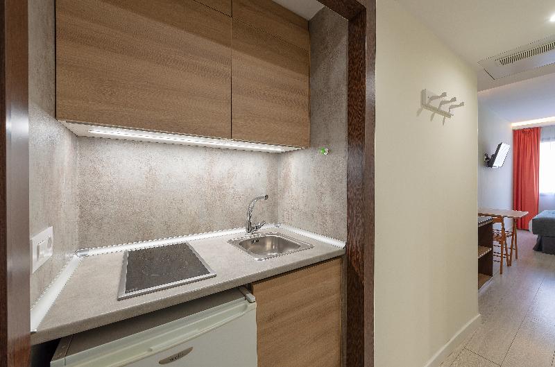 Apartamentos Recoletos image