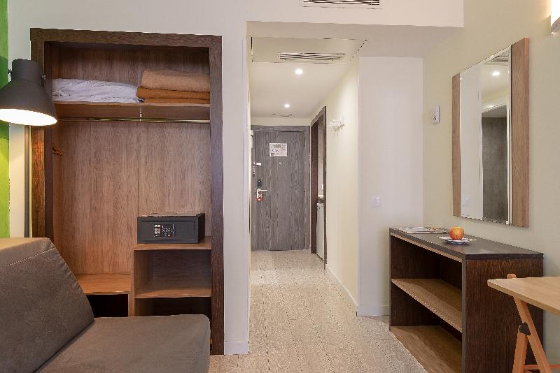 Apartamentos Recoletos image