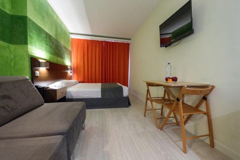 Apartamentos Recoletos image