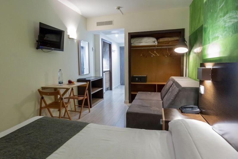 Apartamentos Recoletos image