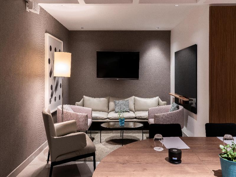 Crowne Plaza Paris Republique image