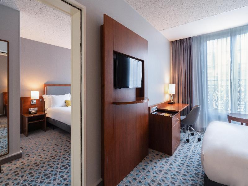 Crowne Plaza Paris Republique image