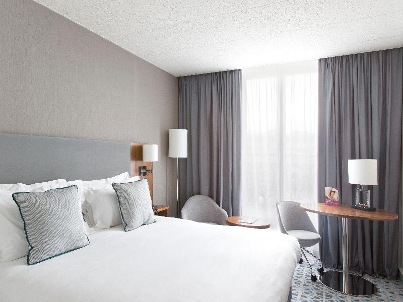Crowne Plaza Paris Republique image