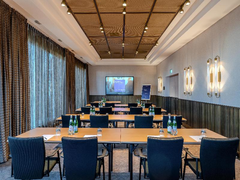 Radisson Blu Senator Hotel image