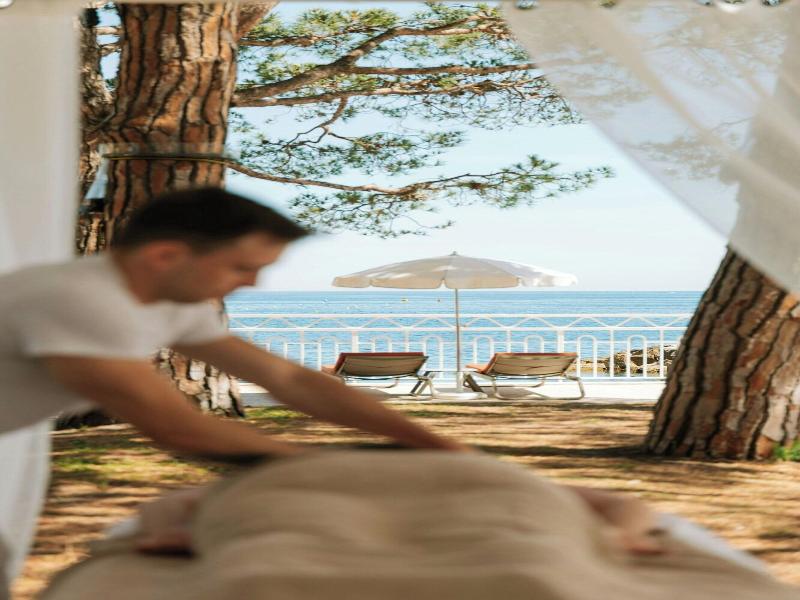 Le Meridien Beach Plaza image