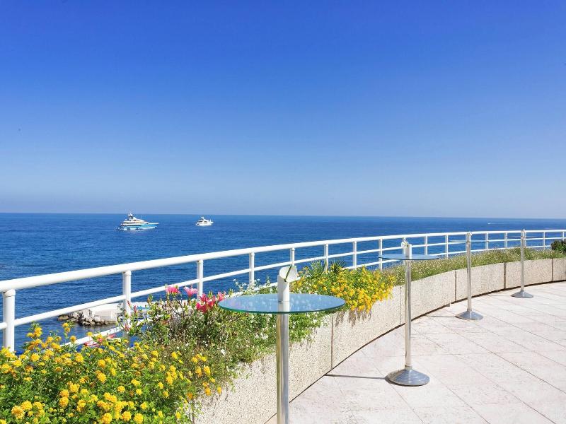 Le Meridien Beach Plaza image