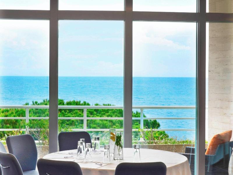 Le Meridien Beach Plaza image