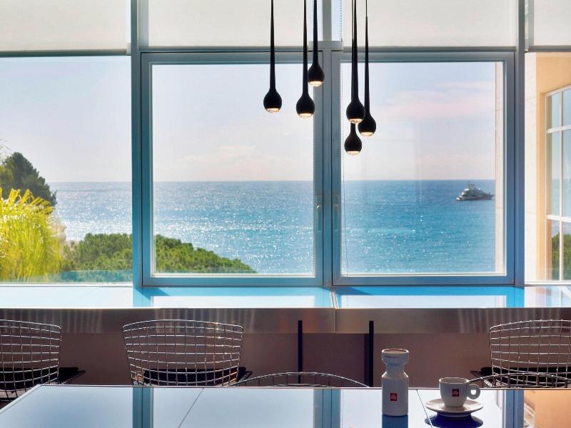 Le Meridien Beach Plaza image