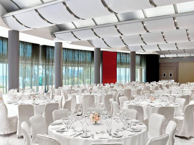 Le Meridien Beach Plaza image