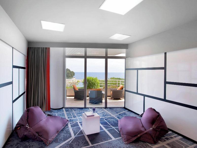 Le Meridien Beach Plaza image