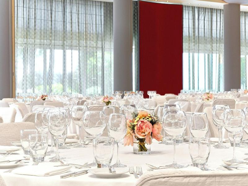 Le Meridien Beach Plaza image