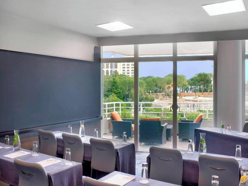 Le Meridien Beach Plaza image